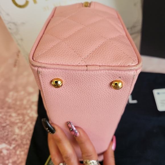 ♡ CHANEL Matelasse Pink Caviar Skin Women Handbag ♡ - Picture 4 of 9